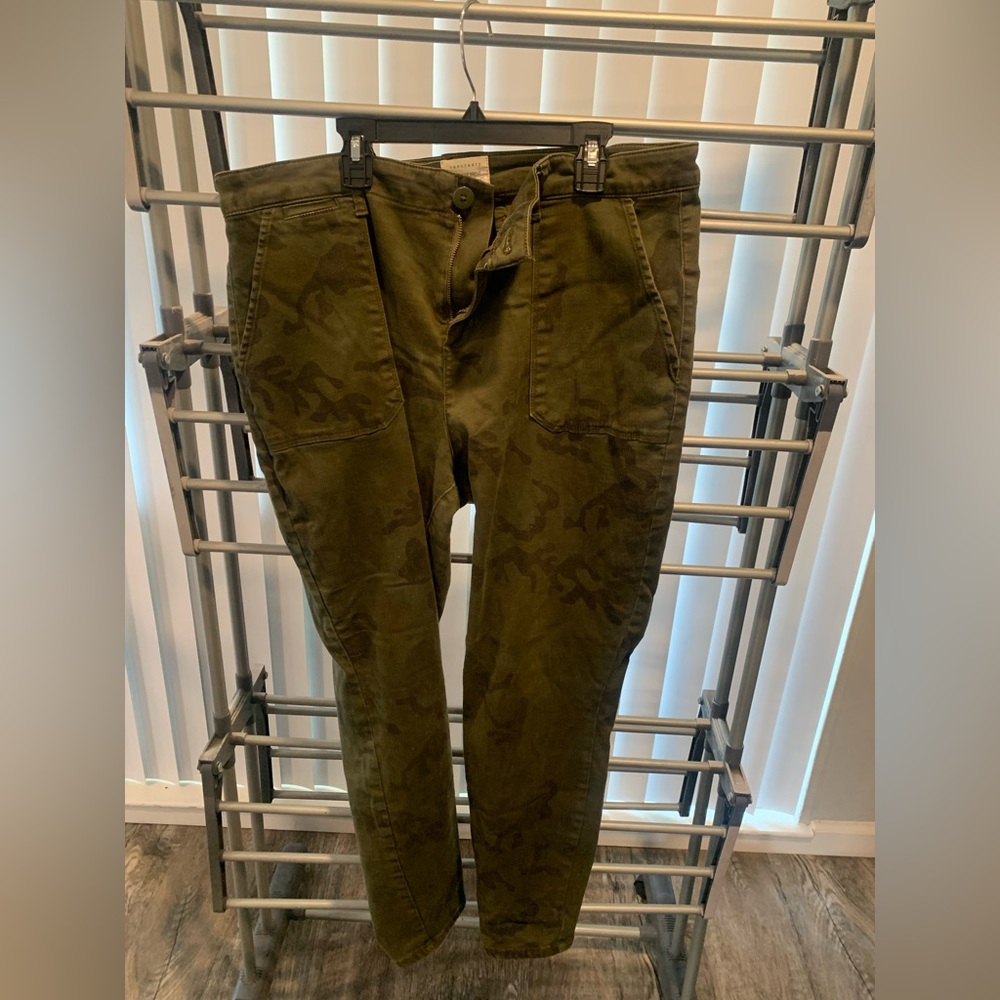 Sanctuary tapered leg camo pant #plus